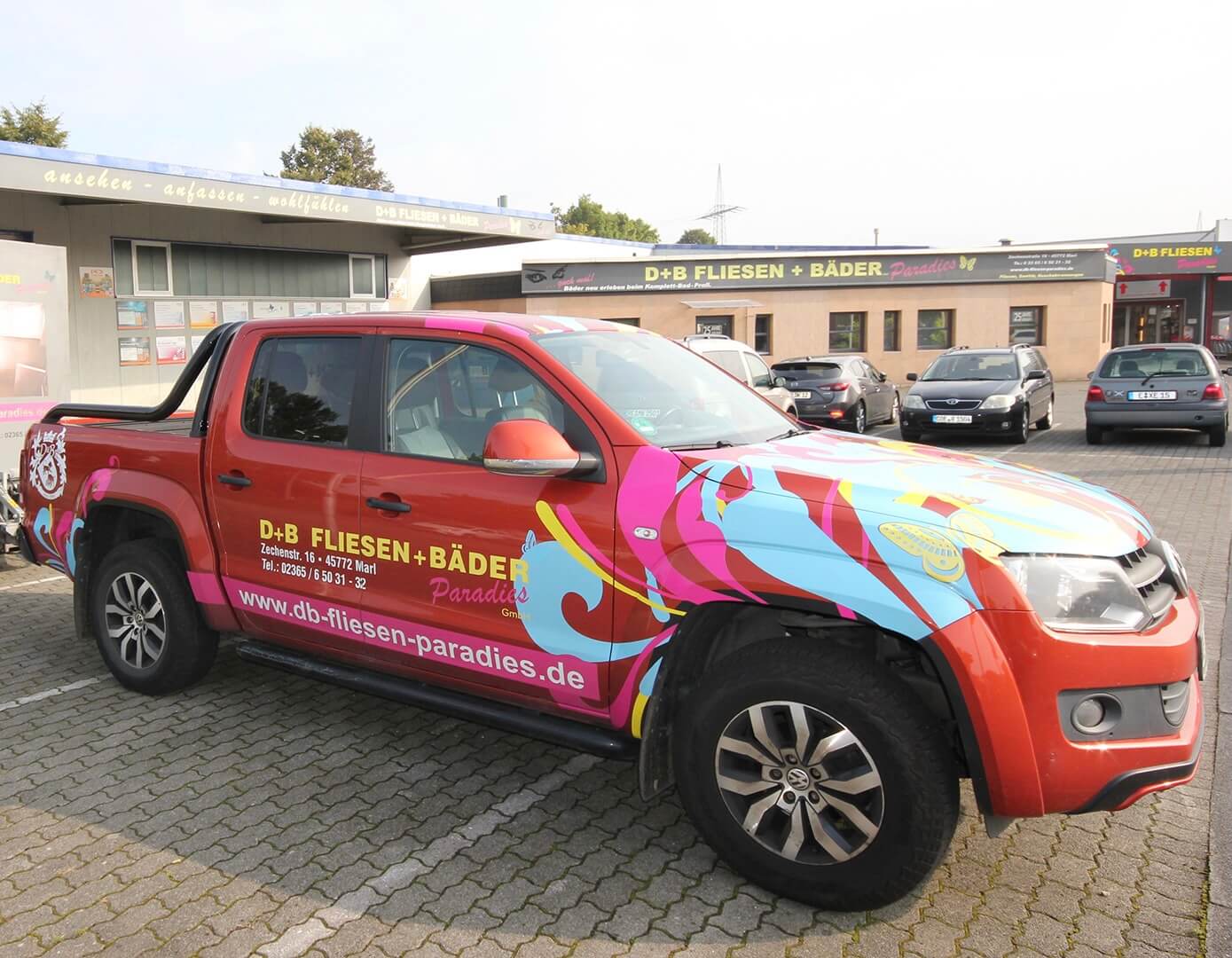 Fahrzeug von D+B Fliesen Paradies steht auf einem Parkplatz im Raum Recklinghausen, Dorsten und Umgebung