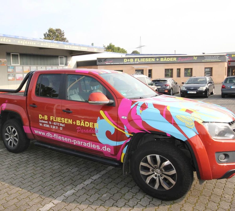 Fahrzeug von D+B Fliesen Paradies steht auf einem Parkplatz im Raum Recklinghausen, Dorsten und Umgebung